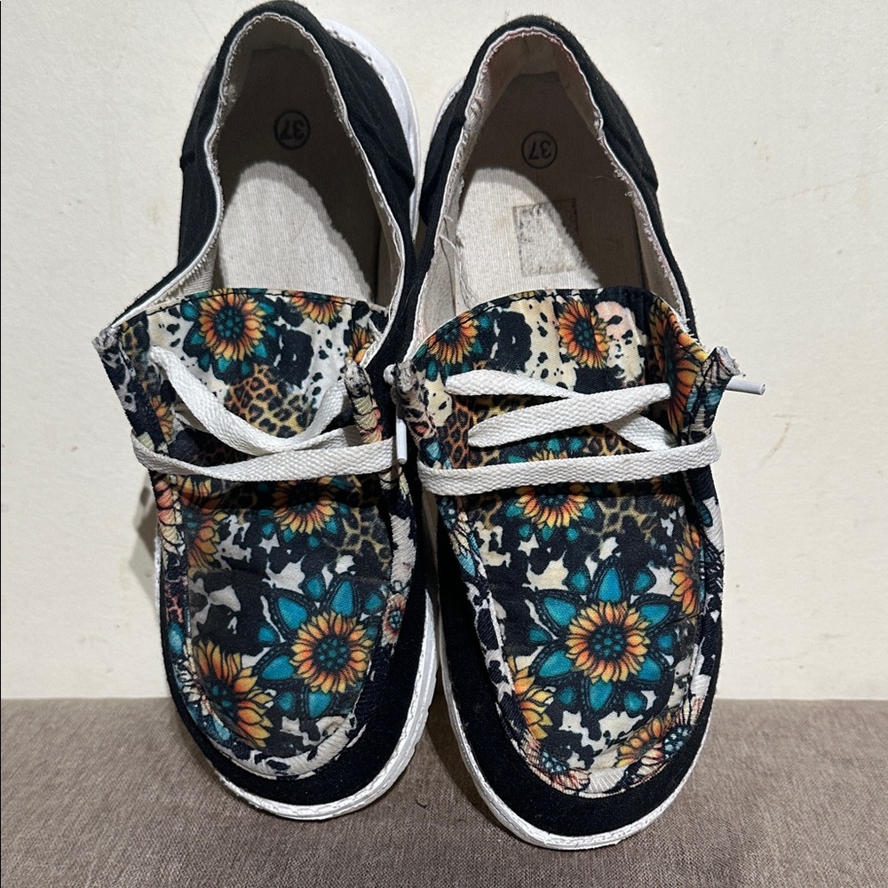 Source Unknown size 6 western ,cow print, casual, comfortable sunflower tea